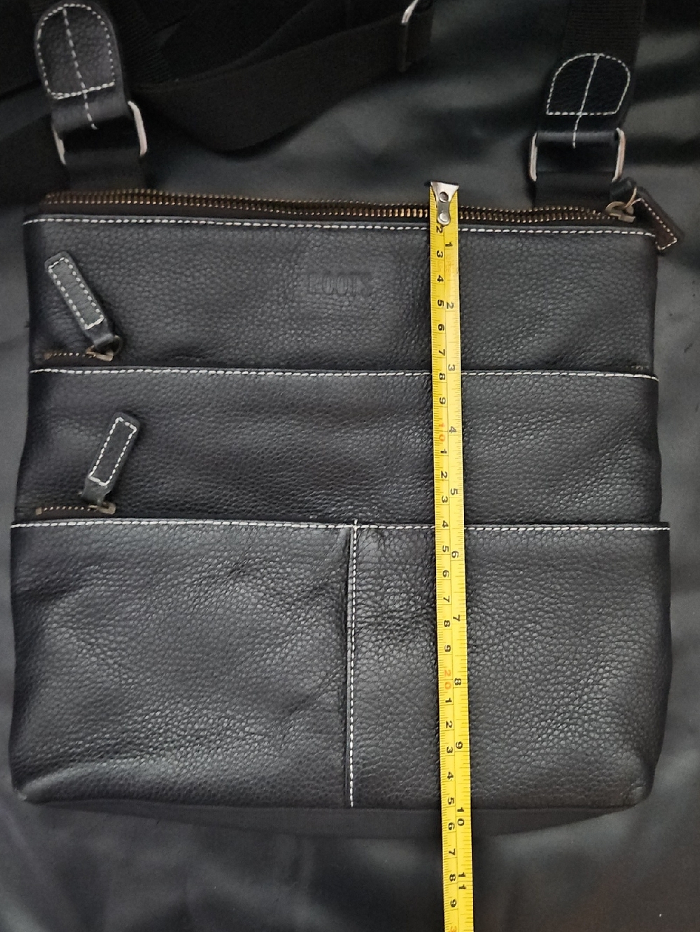 ROOTS Pebbled Leather  Crossbody Bag M  Black  Stainless Steel Hardware Zipper - Picture 7 of 11
